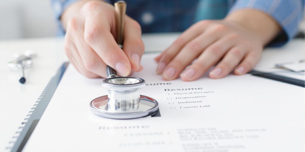 Physical therapist resume with a stethoscope